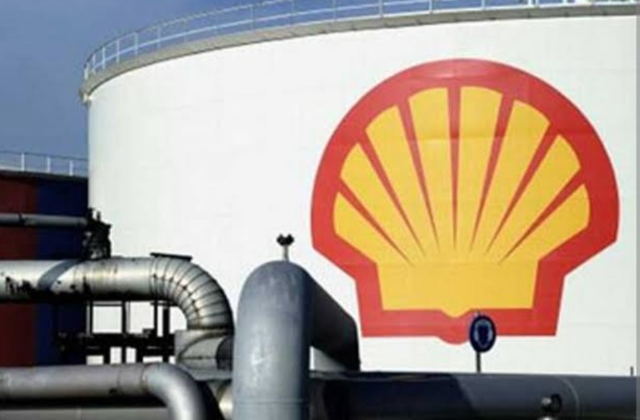 Shell restructures its executive committee in preparation for a new strategy.